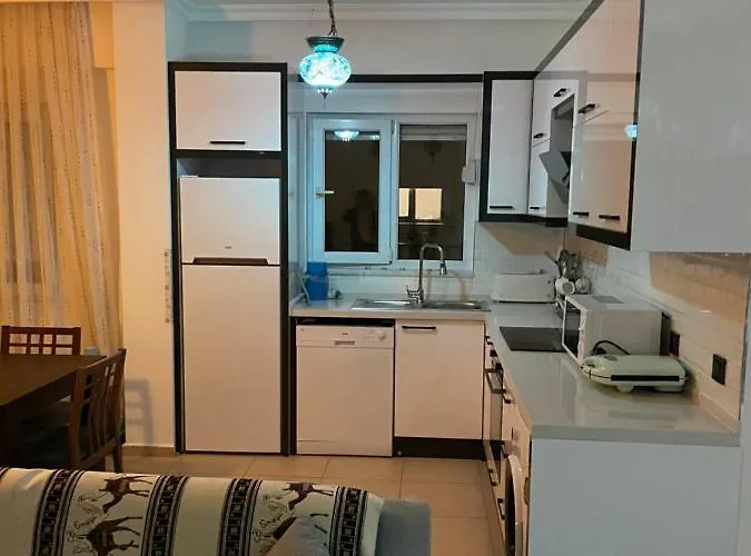 Fantastic Apt-2 Min Walk From Cent'r Antalya Region, Great For Golf Lovers דירה